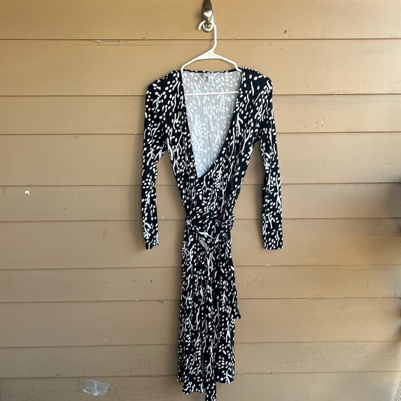 DVF x TargetWomen's Long Sleeve Midi Sea Spots Black Wrap Dress Size M Modest - Picture 2 of 7